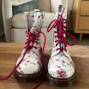 New without tags! Dr. Martens Rare White Floral 1460 Boots in Portland Rose